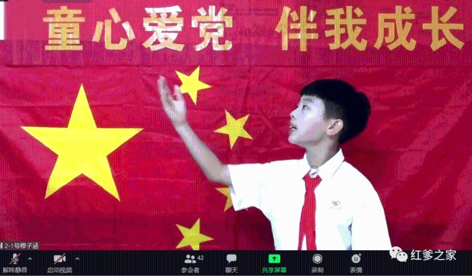 近日,甘肃,滑雪场内遇到唐僧师徒四人,乘坐滑雪缆车,工作人员急的大喊“八戒!安全杆拉下来!”