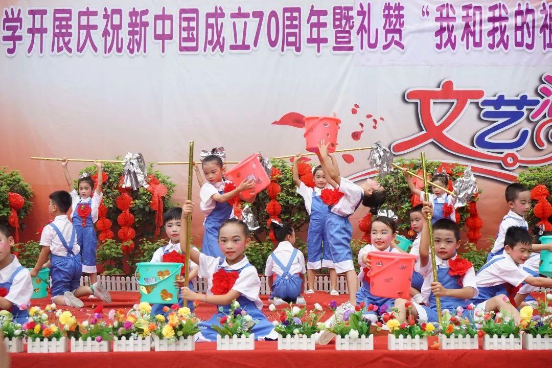 度假的时尚女孩